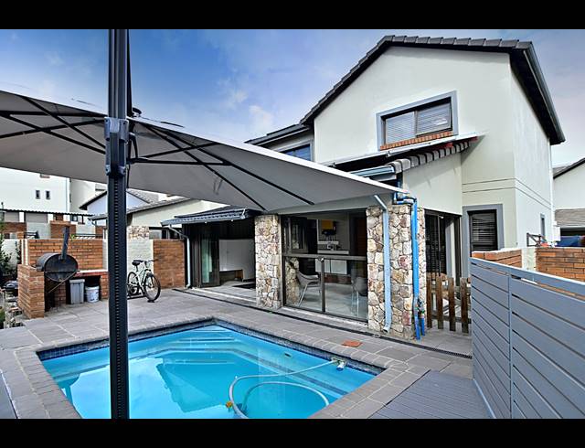 3 BEDROOM TOWNHOUSE FOR SALE IN KYALAMI HILLS